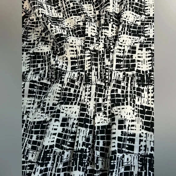 Sere Nada Women’s Size 18 Black White Pleated Button Blouse Stretch Artsy Career - Picture 5 of 12